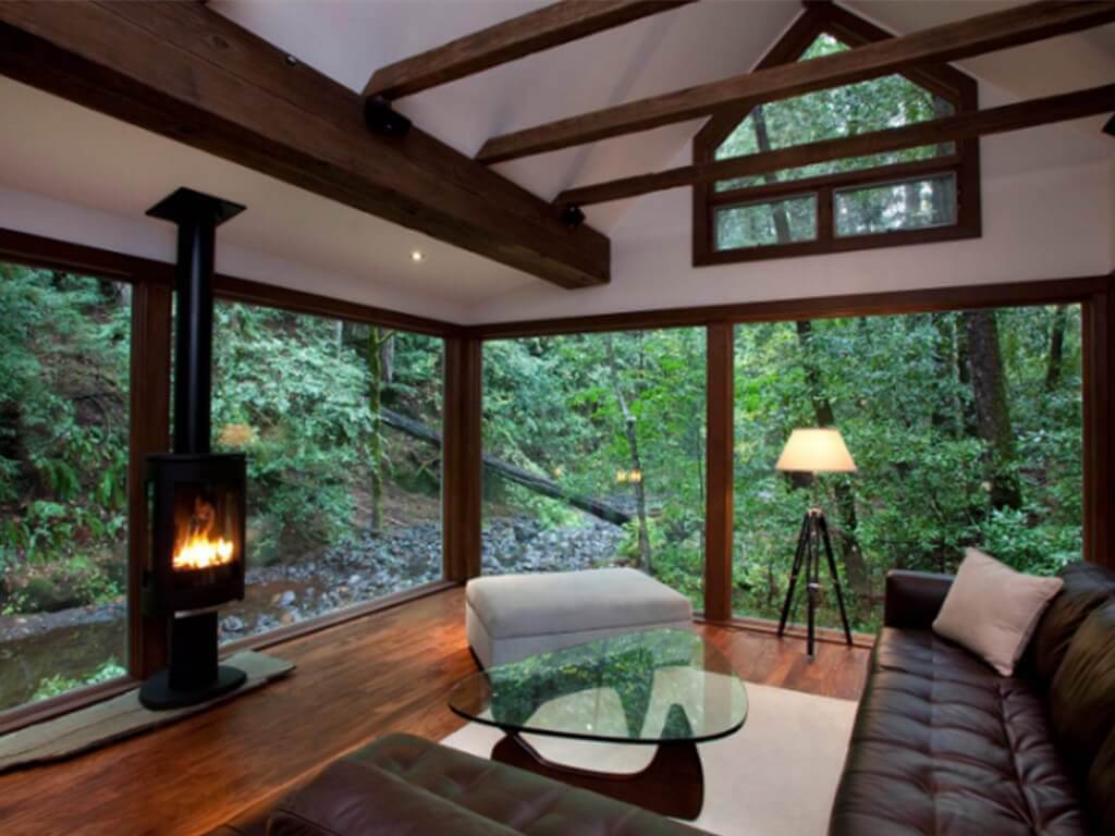 interior rumah mungil creekside cabin