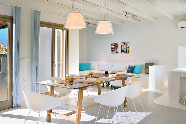 ruang makan dengan gaya interior mediterania modern