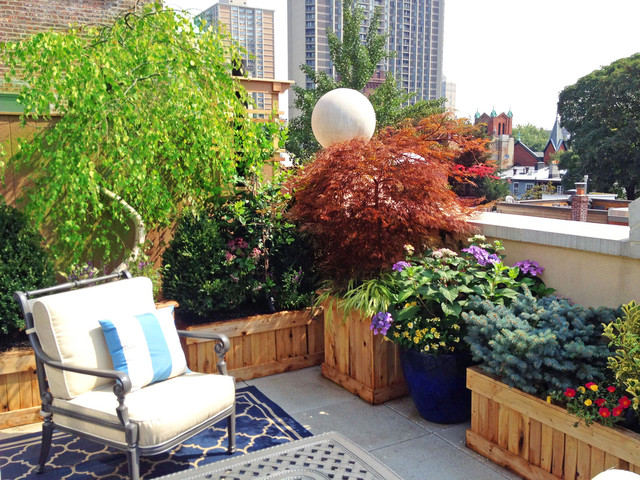 Desain balkon dengan tanaman; planter box