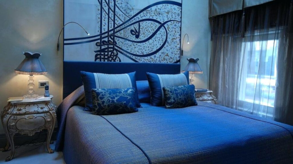 warna cat kamar tidur romantis