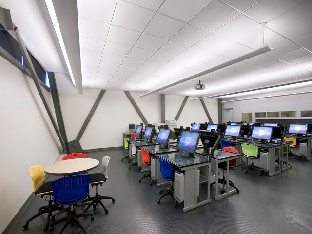 interior lab komputer