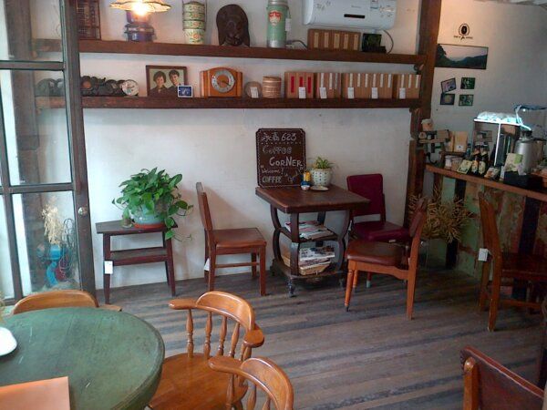 Desain Coffee Shop Rumahan Gaya Vintage 2