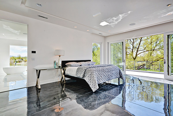 interior kamar tidur dengan lapisan lantai epoxy