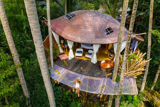 Bangunan atap bambu