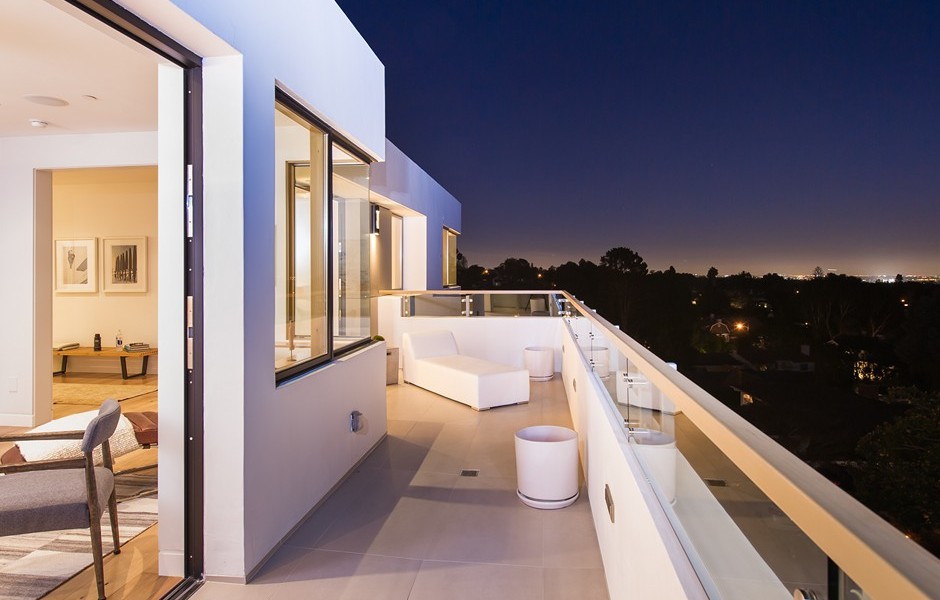 Desain Balkon Rumah Lantai 2 Jadikan Ruang Kosong Jadi Estetik dan Bermanfaat